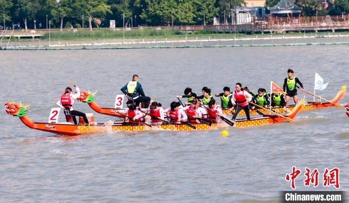 24支队伍南湖竞渡 湖北省龙舟公开赛在洪山区开