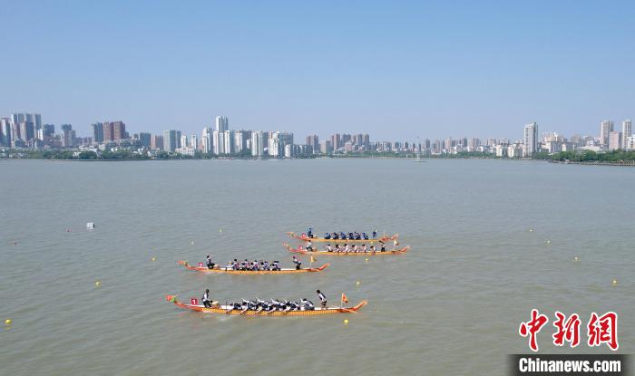 24支队伍南湖竞渡 湖北省龙舟公开赛在洪山区开