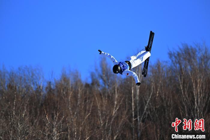 十四冬综合消息：冬奥冠军徐梦桃无缘奖牌，北