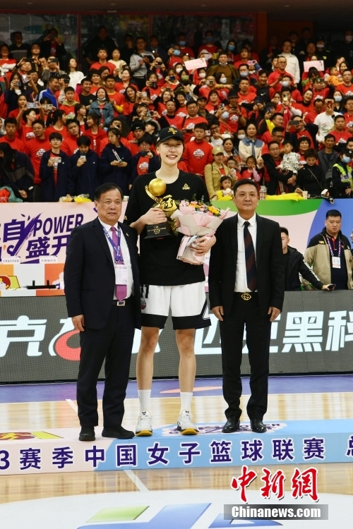 四川女篮在WCBA总决赛2-1逆转击败内蒙古首夺总冠