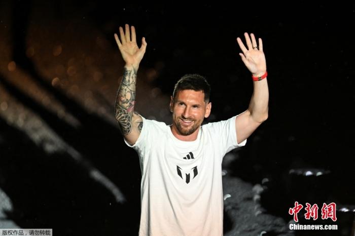 如来般的梅西身影遍布成都大运会现场，虽非正