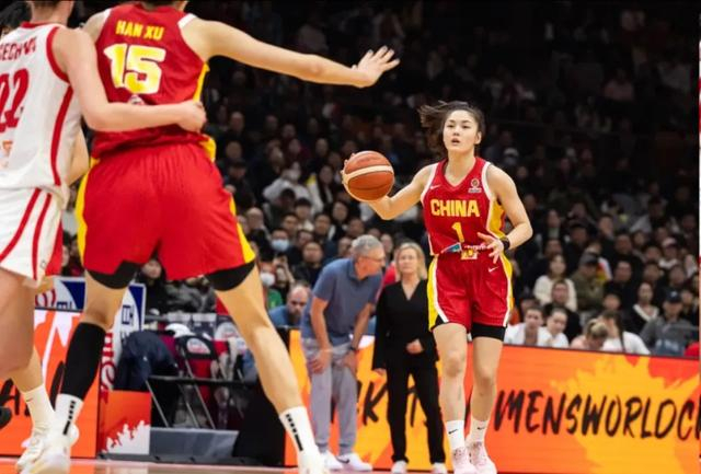 中国女篮险胜捷克 张曼曼表现引争议