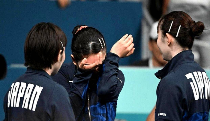 张本宇质疑王曼昱发球违规引争议，张本智和态