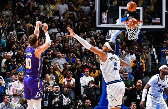 湖人绝杀魔术 肯纳德三分绝杀逆转胜局