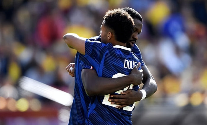 杜埃首秀梅开二度助法国3-1胜哥伦比亚