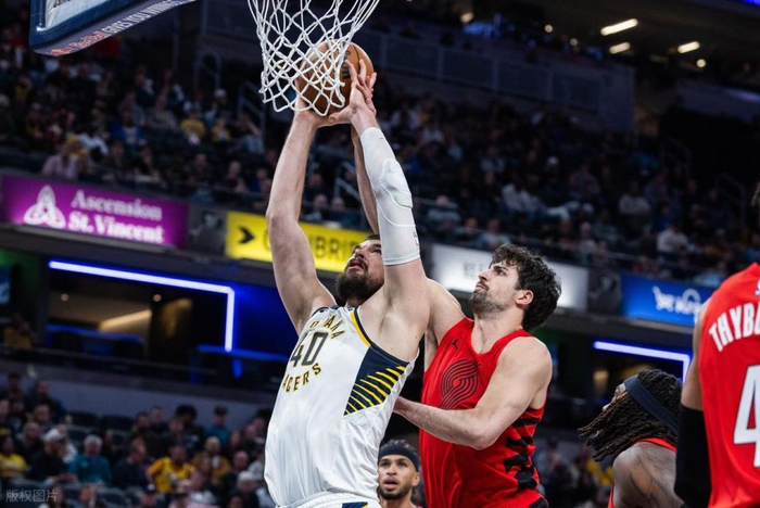 祖巴茨带伤拼搏难改步行者15连败颓势