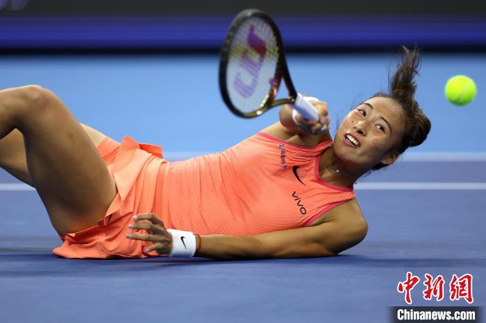 郑钦文在北京中网女单半决赛不敌穆霍娃，无缘