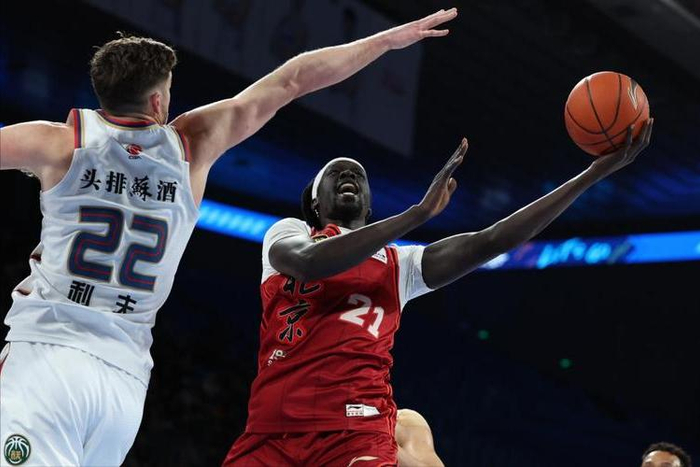 戴维斯转会波多黎各引争议，首钢紧急补强外援